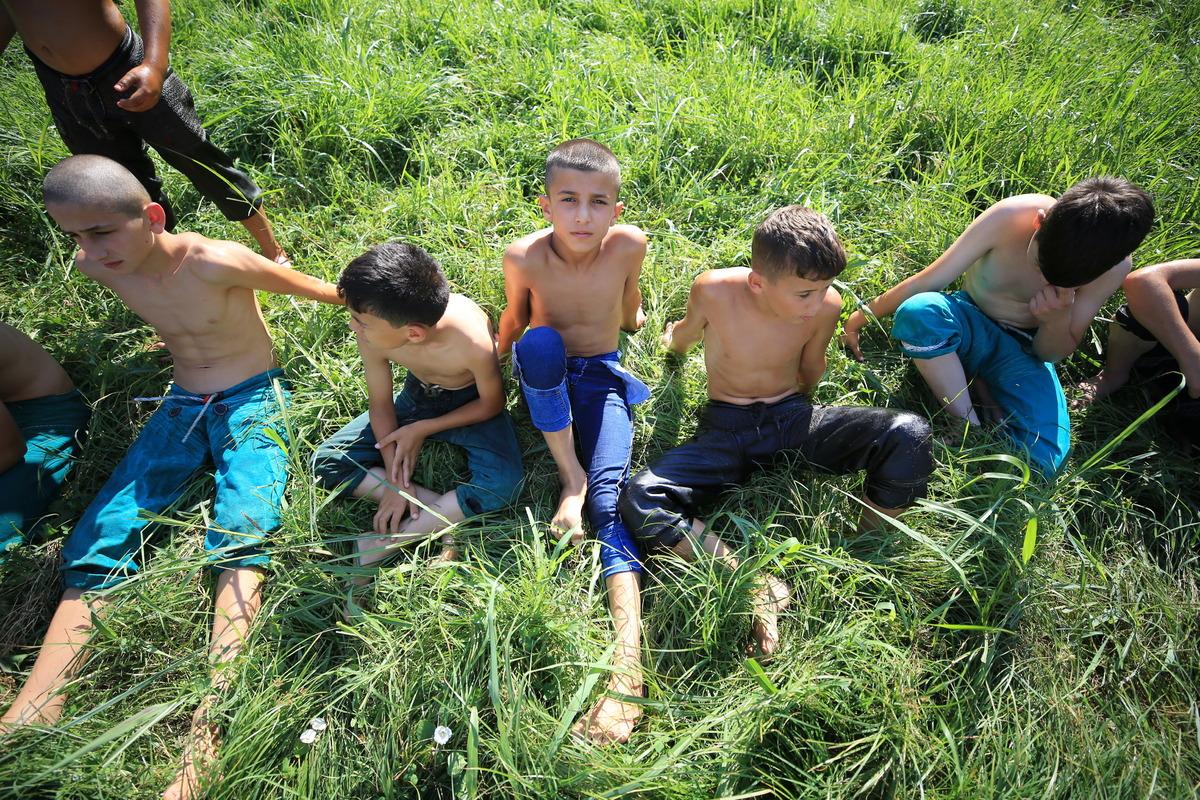 Kispetini kaybeden minik g&uuml;reş&ccedil;i kot pantolon ile g&uuml;reşti