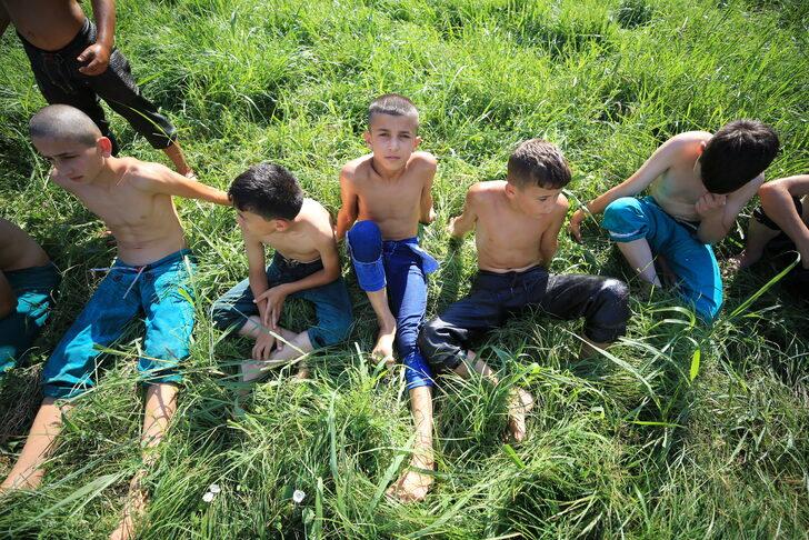 Kispetini kaybeden minik güreşçi kot pantolon ile güreşti G1