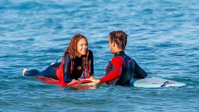 Yeni bekar Shakira ihanetin acısını çabuk unuttu! İspanya'da yakışıklıyla görüntülendi