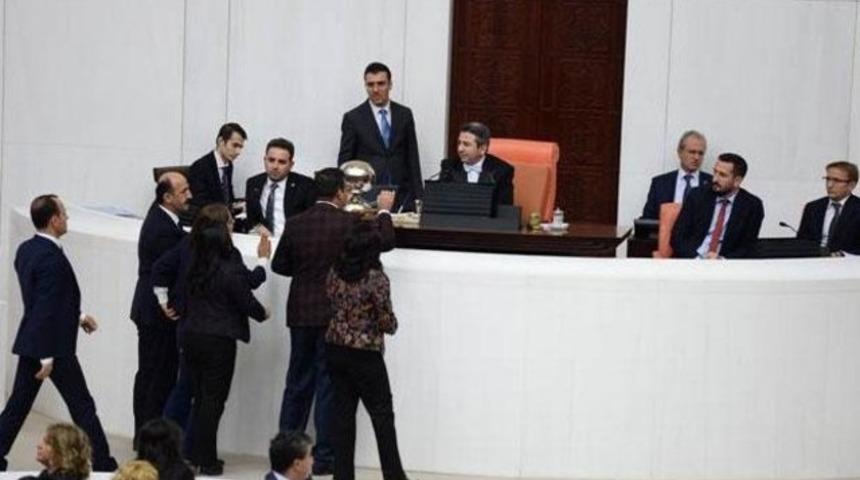 HDP milletvekilleri, TBMM&rsquo;de Başkanlık Divanına y&uuml;r&uuml;d&uuml;