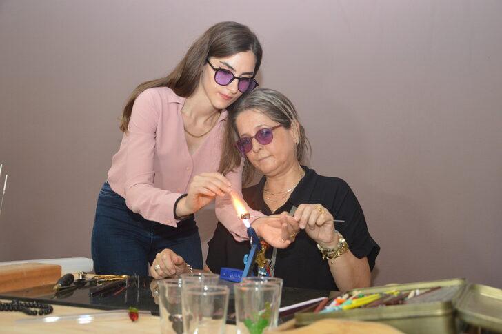 Sakaryalı kadın girişimci ürettiği cam objeleri yurt dışına gönderiyor G2