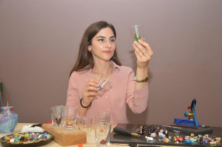 Sakaryalı kadın girişimci ürettiği cam objeleri yurt dışına gönderiyor G3