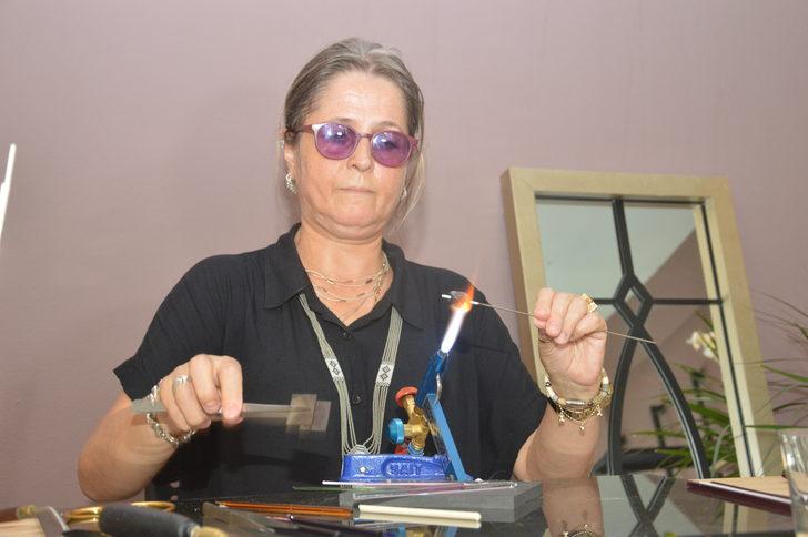 Sakaryalı kadın girişimci ürettiği cam objeleri yurt dışına gönderiyor G5