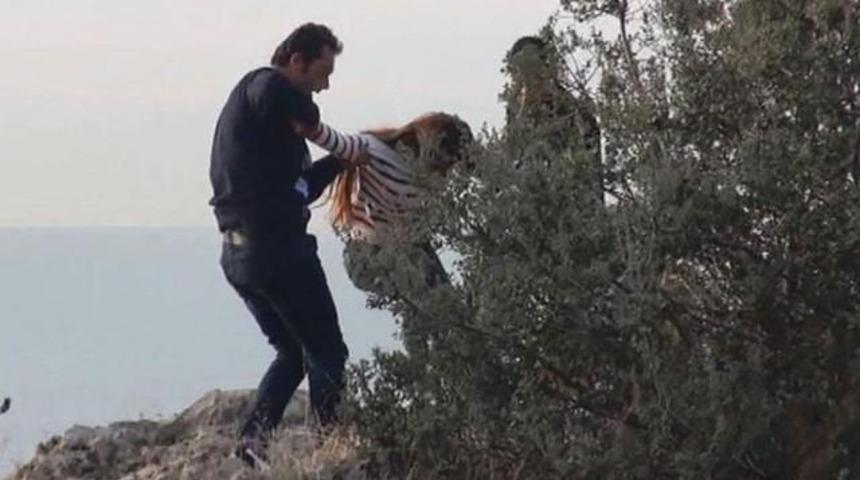 İntihar Eden Gen&ccedil; Kızı Havada Yakaladılar!