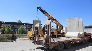 Van Büyükşehir Belediyesinin çevresindeki beton bariyerler kaldırıldı