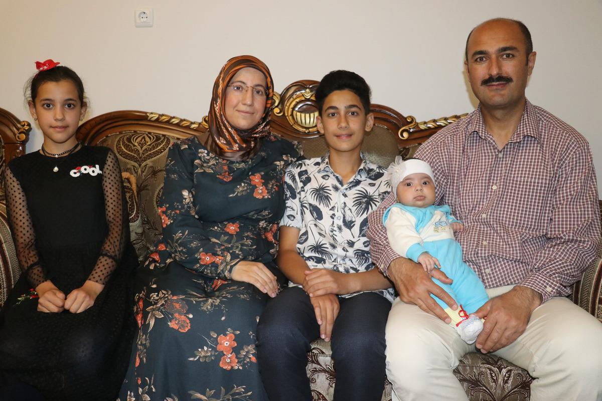 LGS sınavında 500 tam puan alan Ağrılı Ahmet &ouml;d&uuml;llendirildi