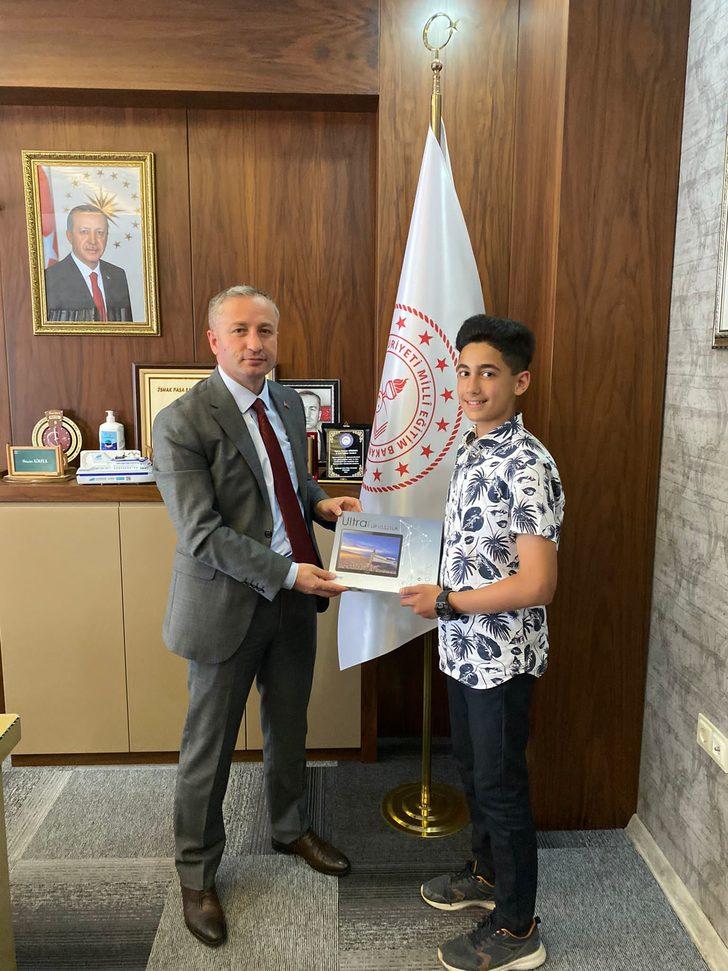 LGS sınavında 500 tam puan alan Ağrılı Ahmet ödüllendirildi G2