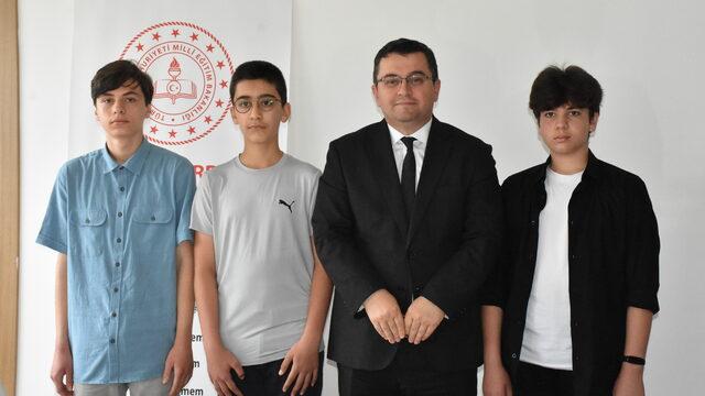 LGS sınavından tam puan alan öğrenciler, başarılarını düzenli çalışmaya bağlıyor