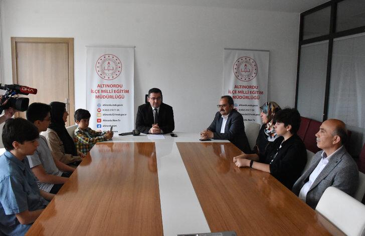 LGS sınavından tam puan alan öğrenciler, başarılarını düzenli çalışmaya bağlıyor G2