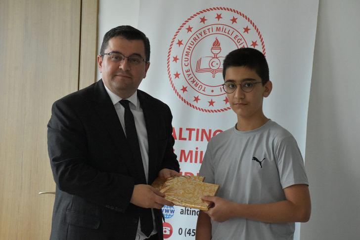 LGS sınavından tam puan alan öğrenciler, başarılarını düzenli çalışmaya bağlıyor G4