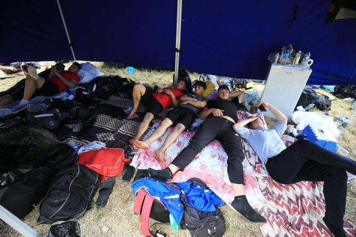 Yüksek hava sıcaklığı Kırkpınar'daki pehlivanları olumsuz etkiliyor G3