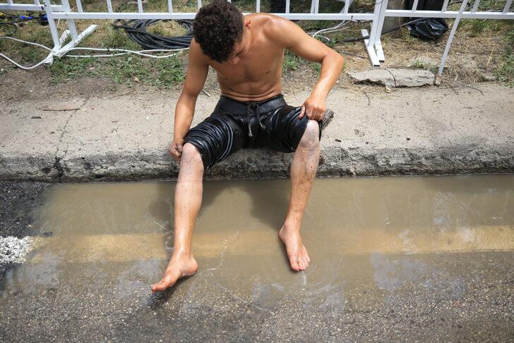 Yüksek hava sıcaklığı Kırkpınar'daki pehlivanları olumsuz etkiliyor G4