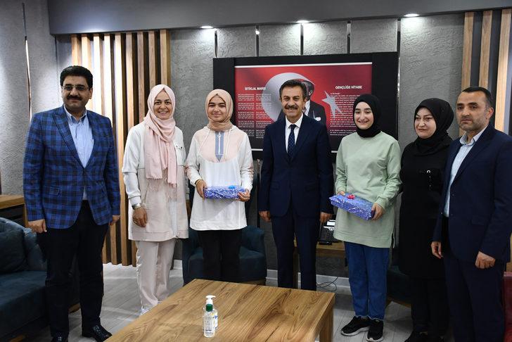 Sivas ve Kırşehir'de LGS sınavından tam puan alan öğrenciler ödüllendirildi G3