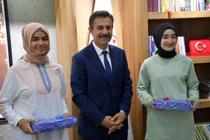 Sivas ve Kırşehir'de LGS sınavından tam puan alan öğrenciler ödüllendirildi G4