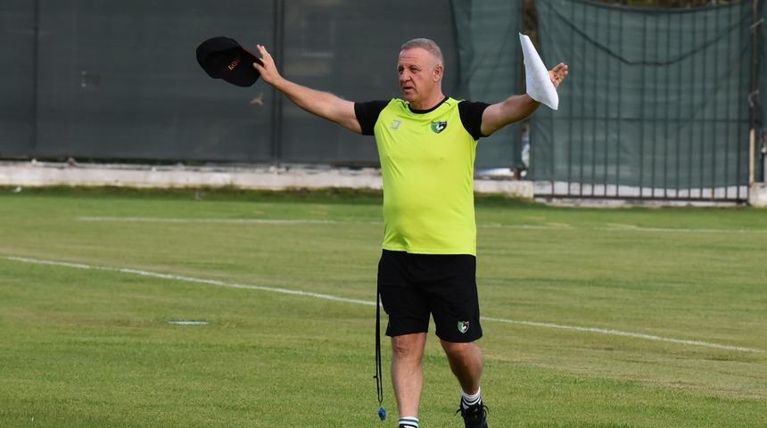 Denizlispor Teknik Direktörü Bakkal, yeni sezon için taraftarlardan destek istedi