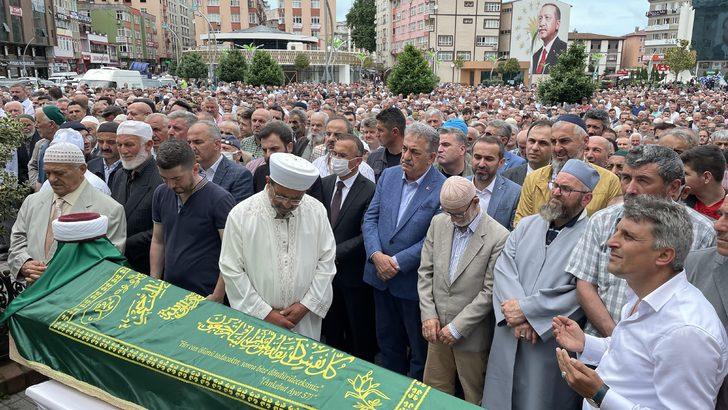 AK Parti Genel Başkan Yardımcısı Yazıcı, Rize'de cenaze törenine katıldı G4
