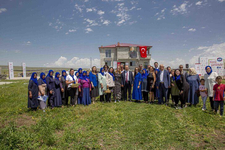 Karslı kadın çiftçiler, mavi kantaronla yıllık 7 milyon liralık gelir imkanına kavuşuyor G3