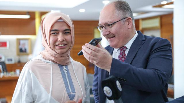 Milli Eğitim Bakanı Özer Sivas'ta LGS sınavında tam puan alan öğrencileri tebrik etti