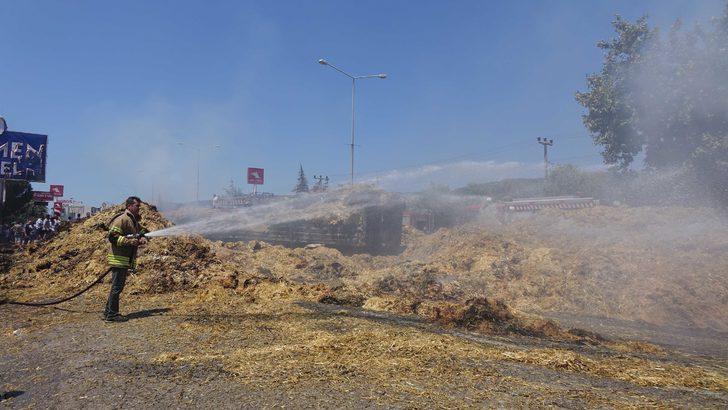 Çanakkale'de 20 ton saman yüklü tır yandı G2