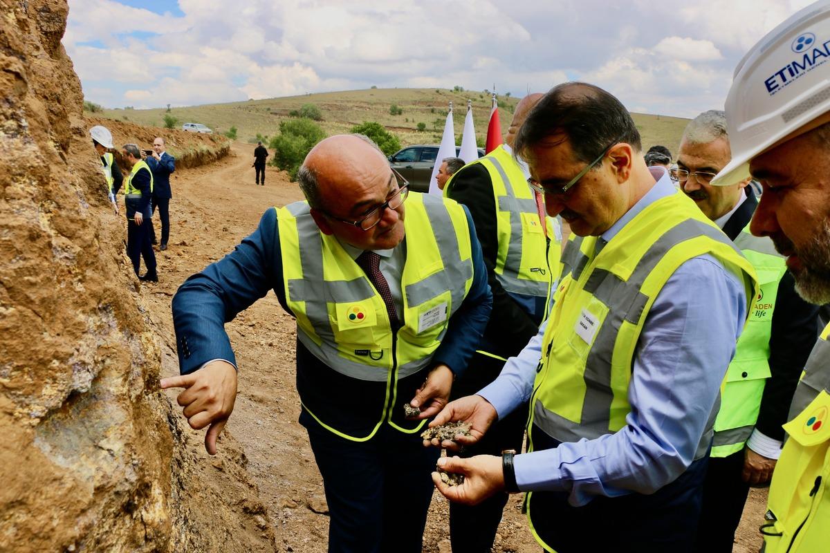 Enerji ve Tabii Kaynaklar Bakanı D&ouml;nmez, Beylikova nadir toprak elementi sahasını inceledi: