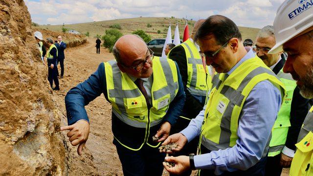 Enerji ve Tabii Kaynaklar Bakanı Dönmez, Beylikova nadir toprak elementi sahasını inceledi: