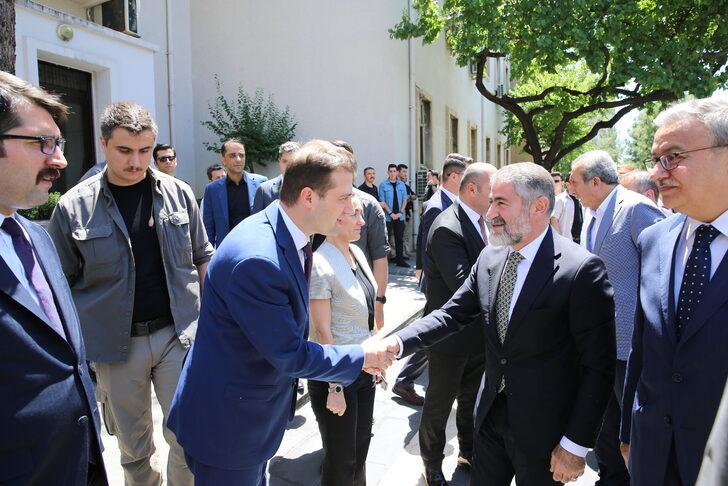 Hazine ve Maliye Bakanı Nureddin Nebati, Diyarbakır annelerini ziyaret etti G2