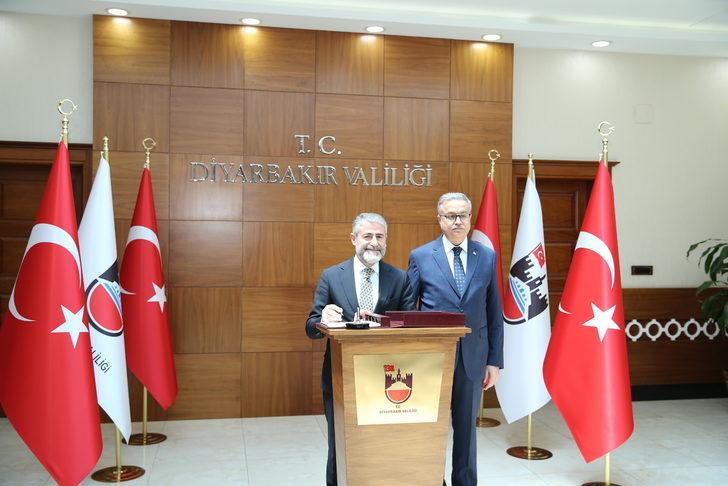 Hazine ve Maliye Bakanı Nureddin Nebati, Diyarbakır annelerini ziyaret etti G3