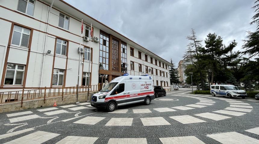 Çorum'da yeğenini ziyarete gittiği valilikte kalp krizi geçiren kişi öldü