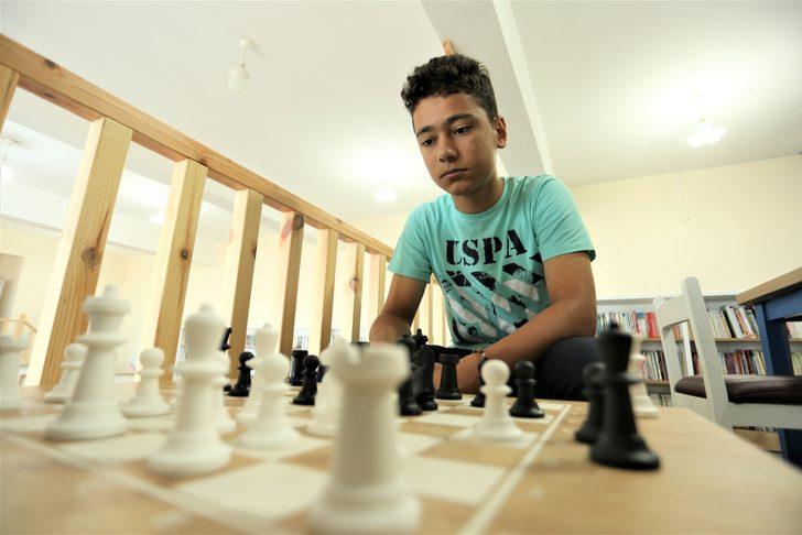 LGS'de tam puan alan Cihan afet bölgesinin gururu oldu G3