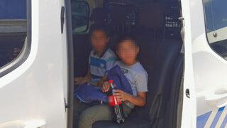 Kaçmak için otobüse saklanan iki kardeşin söyledikleri yürek burktu! Eve gitmek istemiyoruz