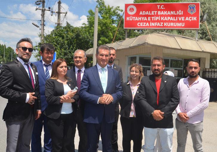 TDP Genel Başkanı Sarıgül, Kütahya'da cezaevi önünde af çağrısını yineledi G3