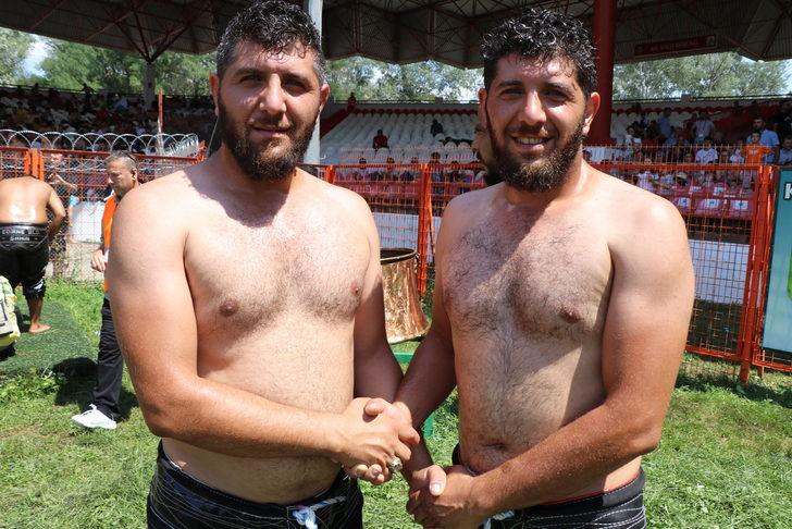 Kırkpınar'da akraba pehlivanlar Er Meydanı'nda güreşiyor G1