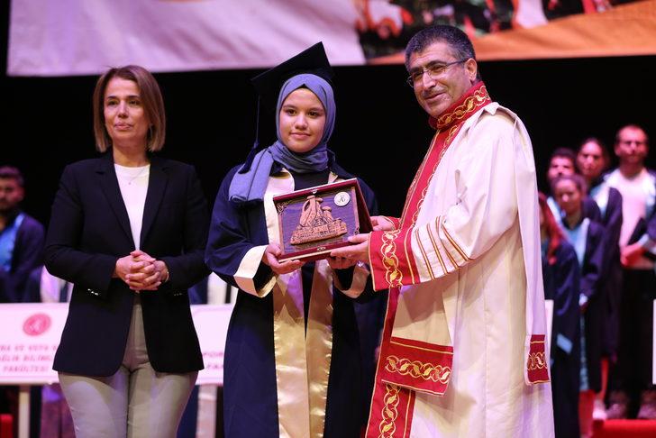 Nevşehir Hacı Bektaş Veli Üniversitesinde mezuniyet töreni düzenlendi G4