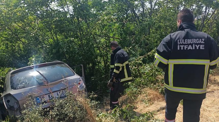 Kırklareli'nde şarampoldeki ağaçlara çarpan otomobildeki sürücü öldü, eşi ve 2 çocuğu yaralandı