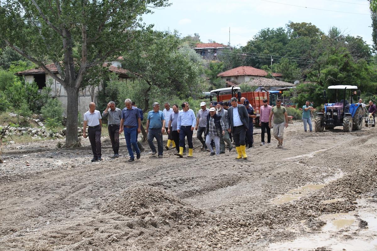 &Ccedil;ankırı'da etkili olan sağanak tarım arazilerine zarar verdi