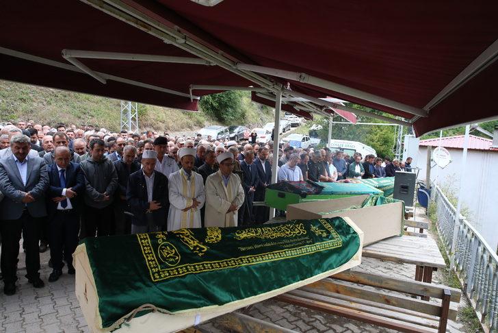 Tokat'taki trafik kazasında yaşamını yitiren 4 kişinin cenazesi toprağa verildi G2
