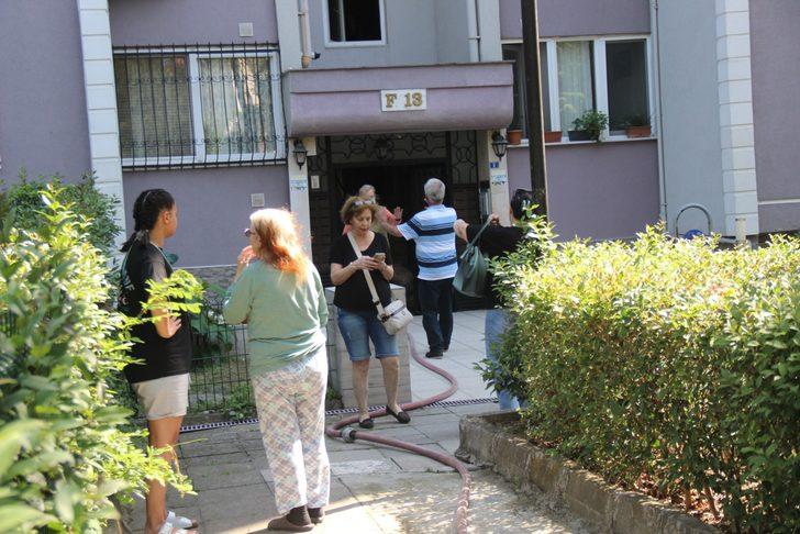 Kocaeli'de 8 katlı apartmanın çatısında çıkan yangın söndürüldü G4