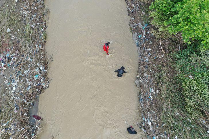 GÜNCELLEME - Düzce'de sele kapılan operatörün bulunması için yürütülen sudaki çalışmalara ara verildi G2