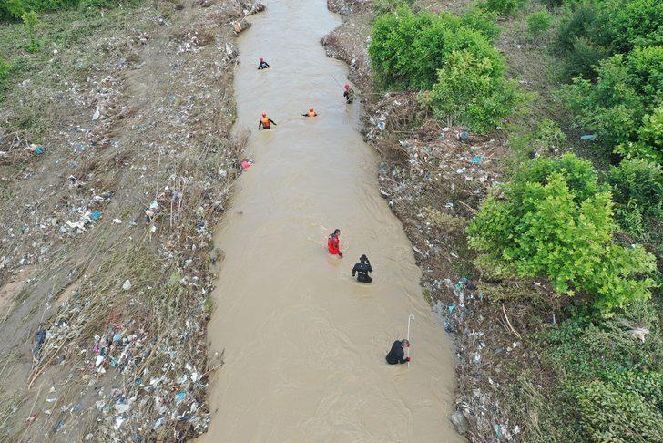 GÜNCELLEME - Düzce'de sele kapılan operatörün bulunması için yürütülen sudaki çalışmalara ara verildi G3