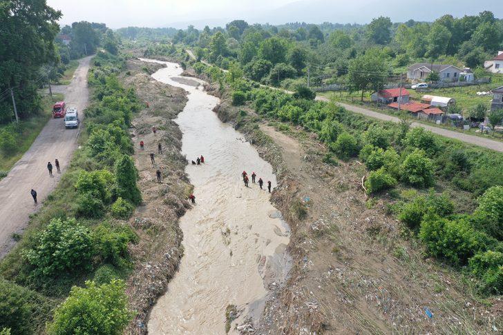GÜNCELLEME - Düzce'de sele kapılan operatörün bulunması için yürütülen sudaki çalışmalara ara verildi G4