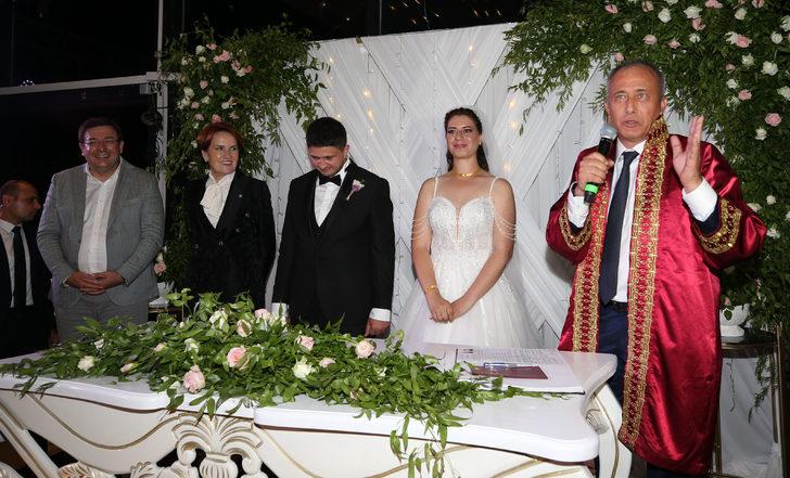 İYİ Parti Genel Başkanı Akşener, Gökçeada'da nikah şahitliği yaptı