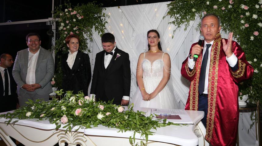 İYİ Parti Genel Başkanı Akşener, Gökçeada'da nikah şahitliği yaptı