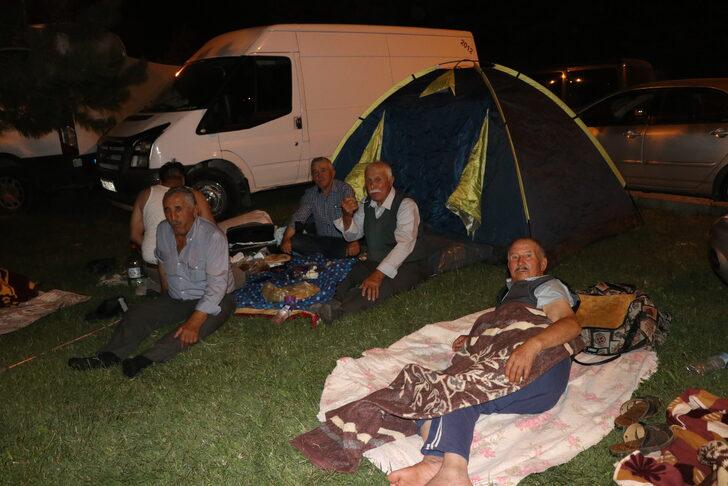 Otelde yer bulamayan güreşseverler Er Meydanı yakınına çadır kurdu G4