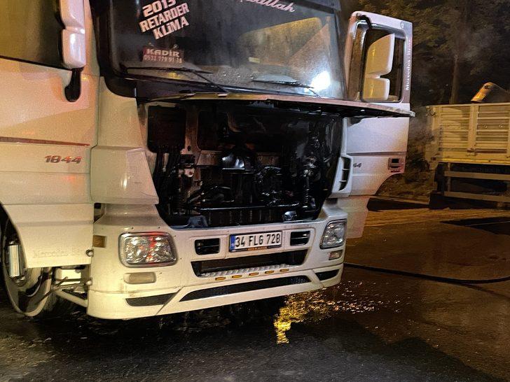 Kocaeli'de kiremit yüklü kamyonda çıkan yangın söndürüldü G3