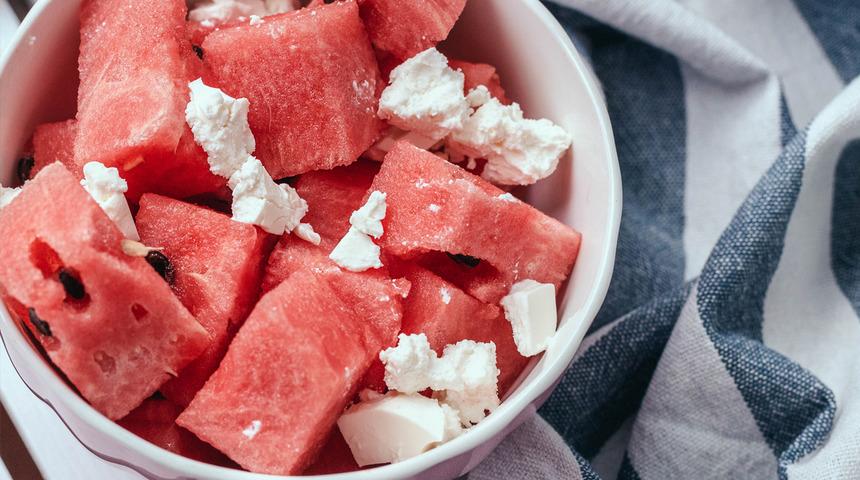 Herkes bu hatayı yapıyor! Karpuzun suyunu içmeyin, çekirdeğini atmayın, buzdolabına koymayın... Kapuzla peynir ikilisi ise...