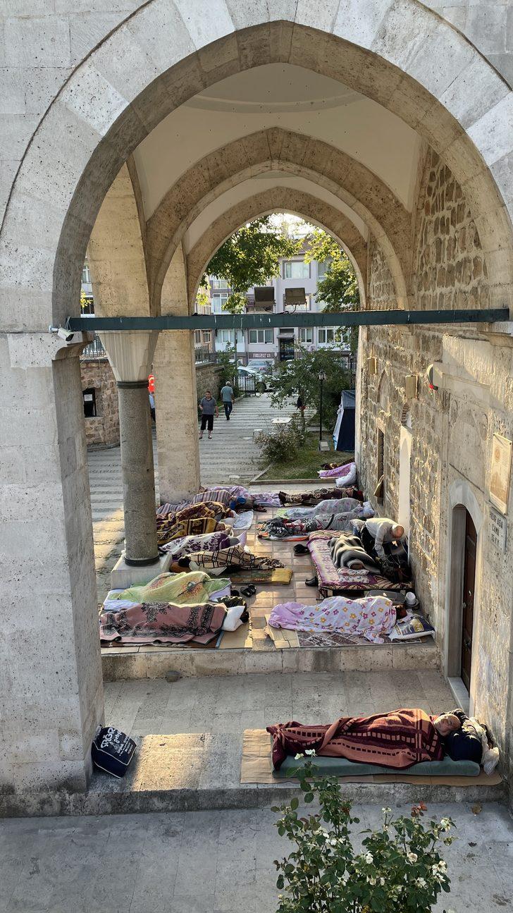 Edirne'de otellerde yer bulamayan güreşseverler çadırlarda kaldı G5