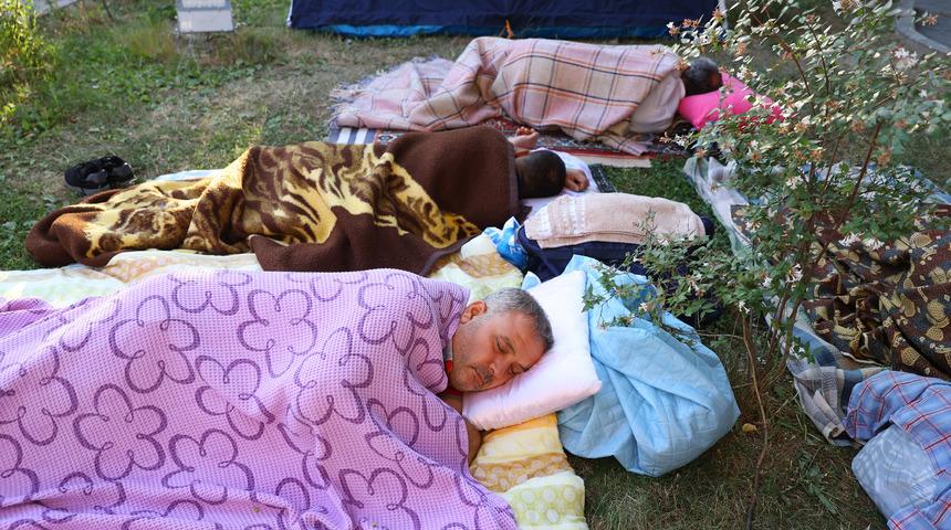 Yer: Edirne! Otellerde yer bulamayan güreş sevdalıları, meydanlardaki çadırlarda uyudu