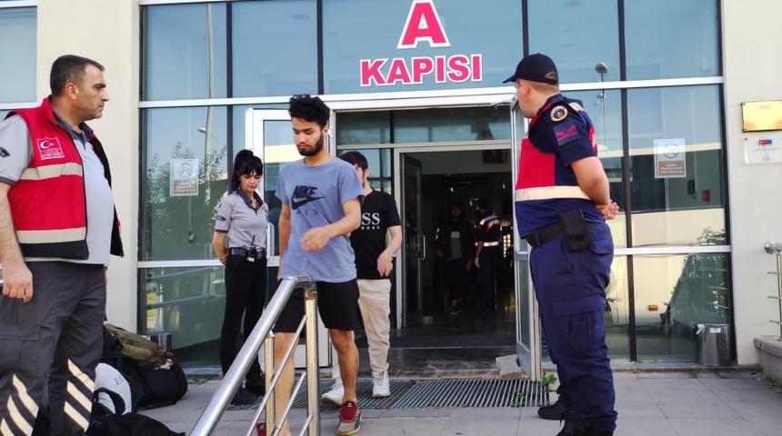 Sınır dışı edilecek 136 Afganistan uyruklu Kırklareli'nden gönderildi
