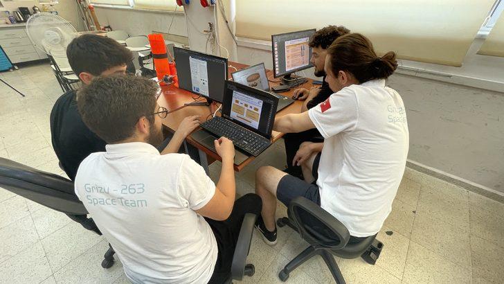 Model uydu yarışmasında dünya birincisi olan Grizu-263 Uzay Takımı gururlu G2