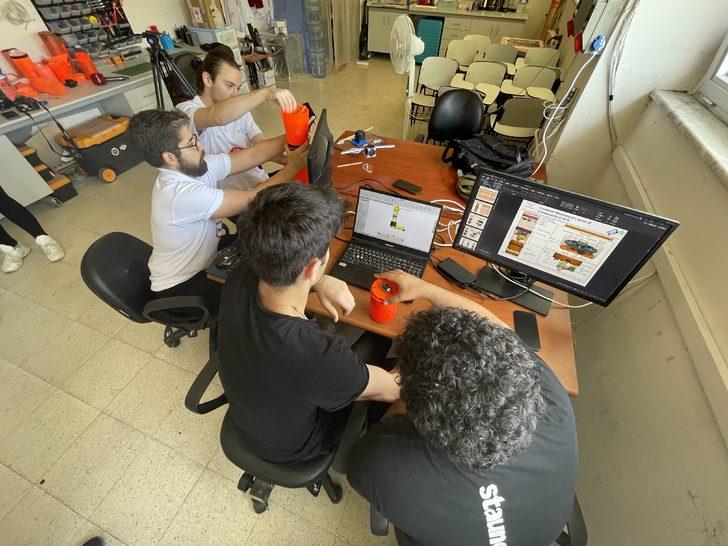 Model uydu yarışmasında dünya birincisi olan Grizu-263 Uzay Takımı gururlu G4